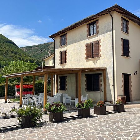 Casa Vacanze Vecchio Frantoio Residenza Moraiolo 스폴레토 외부 사진